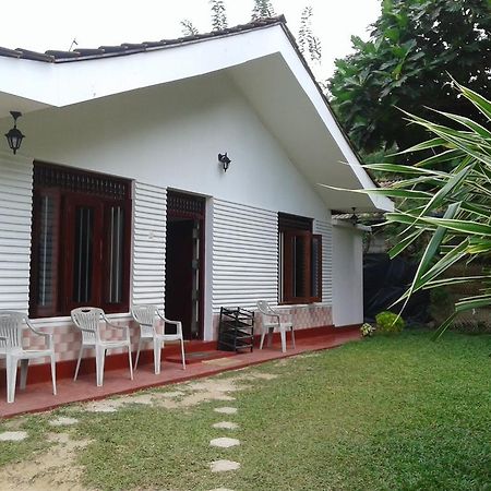Family Guest House Mirissa Exteriér fotografie